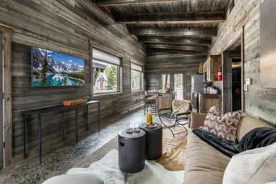Image de Mayfly Meadow, / Cozy Cabin/ World class Fishing / Fire pit/ Bbq