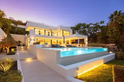 Image de Magnificent 5 bed Villa in Nueva Andalucia
