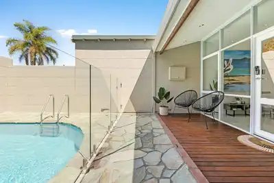 Image de 2br Beach House Midst the Suburbs