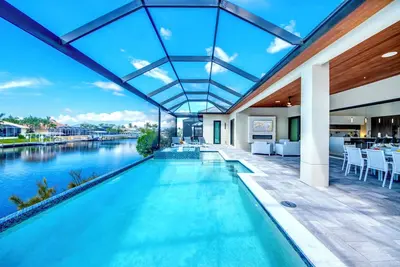 Image de Villa Twenty Two - new villa on water, great pool, Sw area