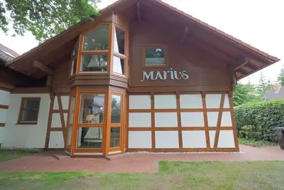 Image de Ferienhaus Marius mit Drei Schlafzimmern, Einem Großzügigen Wohnzimmer und Zwei Bädern. Zwei Stellplätze und Zugang zur Hauseigenen Sauna Sind Inkl