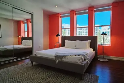 Image de Walk to Everything From The Lofts Suite 302