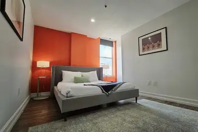 Image de Walk to Everything From The Lofts Suite 408