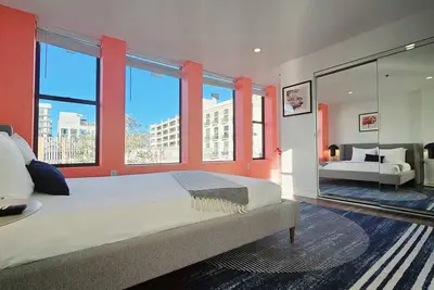 Image de Walk to Everything From The Lofts Suite 301