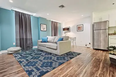 Image de Walk to Everything From The Lofts Suite 505