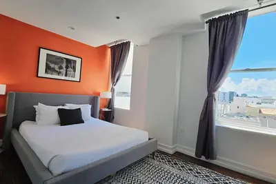 Image de Walk to Everything From The Lofts Suite 507