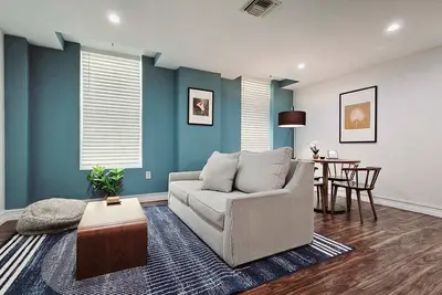 Image de Walk to Everything From The Lofts Suite 405