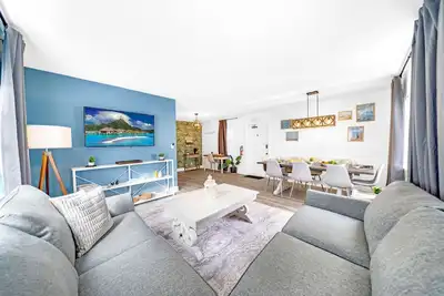 Image de Modern Chic Getaway - Sleeps 10 - Palmwavestays