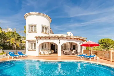 Image de 5 bed 5 bath villa, short walk to centre of the lovely seaside town of Moraira.
