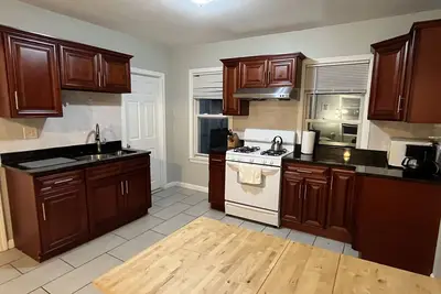 Image de Pet-Friendly Two-Bedroom Condo just 15 minutes' Drive from Downtown