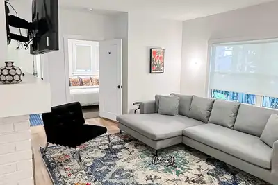 Image de Newly Renovated Neighborhood Gem