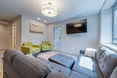Image de New Modern 3 Bedroom Townhouse