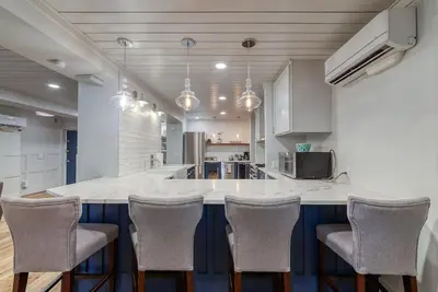 Image de The 4m Golden House #9 - Beautiful Apt Minutes from Downtown!