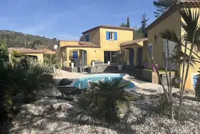 Image de Superbe villa provençale de 200m2 avec piscine  proche toutes commodités
