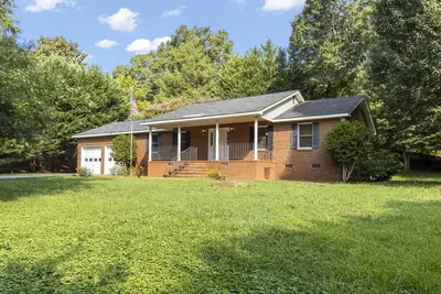 Image de Greenville Monthly: Garage, King Beds, Creek