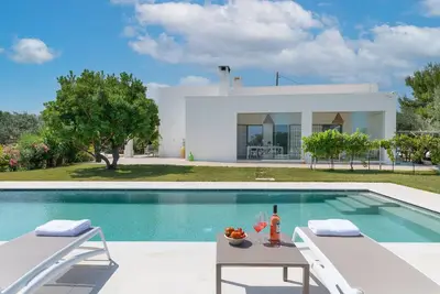Image de Villa La Vigna au design branché et piscine privée