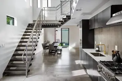 Image de New And Modern Home. 3br + Loft. Heated/Cooling pool - Sleeps 10, Near airport!