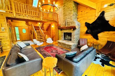 Image de Log Cabin Oasis With Air Conditioned Treehouse on 20 Acres - Sleeps 32+