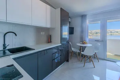 Image de Modern apartment on the hill with balcony, sea view and shared garden
