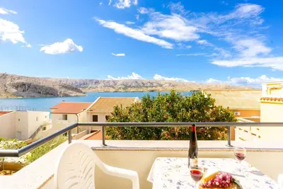 Image de Beautiful apartment with sea views, boat buoy, free WiFi