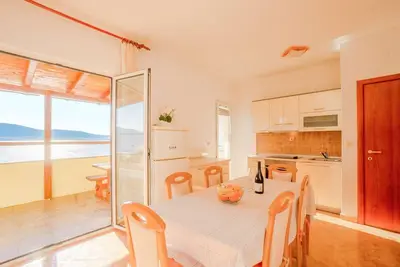 Image de Apartment with a balkony with wide views from above over the bay, 3 bedrooms, 4 bathrooms