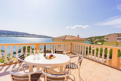 Image de Apartment right on the sea, buoy and seaview