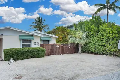 Image de 3/3 Key Colony Duplex with pool