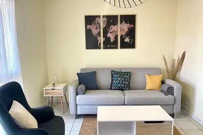 Image de Bel appartement dans résidence avec piscine, terrasse, climatisé, proche plage