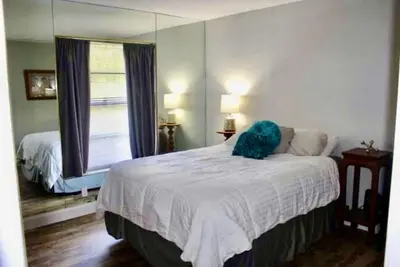 Image de Cozy, Bright, Spacious Townhome perfectly located in great community.