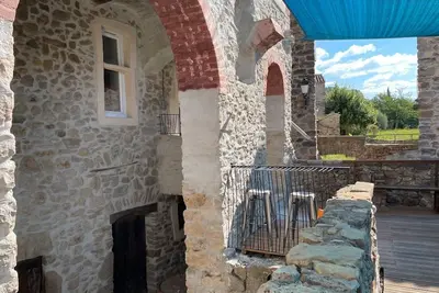 Image de Maison atypique: Magnanerie cévenole en pierre & galerie d'art, piscine, jardin