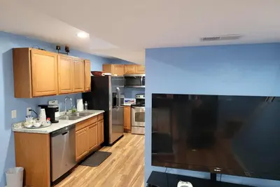 Image de A Spasious staying large basement in a great residential location.