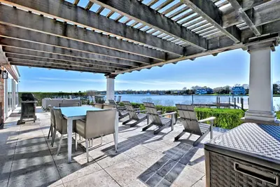 Image de Waterfront Property With Stunning Sunset Views