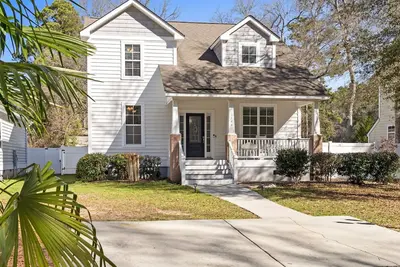 Image de New 2 miles from Holden Beach Dog Friendly, Family Friendly Sandy Feet Retreat!