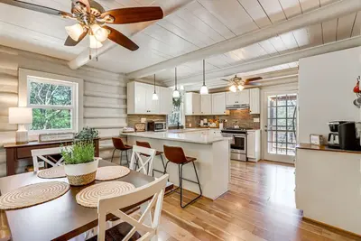 Image de Dog-Friendly Hiawassee Cabin Near Lake & Hiking