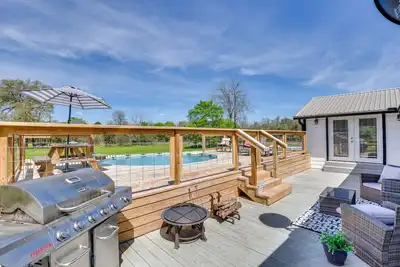 Image de Grapeland Farm Retreat w\/ Pool, Grill & Fire Pit