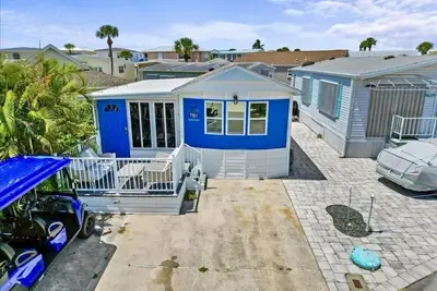Image de Blue Serenity Bungalow is ready for beach relaxation and fun. Family friendly! \n