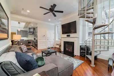 Image de Luxury Historic 2br/2ba Loft on North Main St Gvl