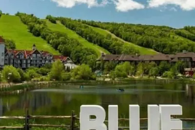 Image de Hillside at Blue