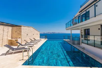 Image de Luxury villa with infinity pool for 8