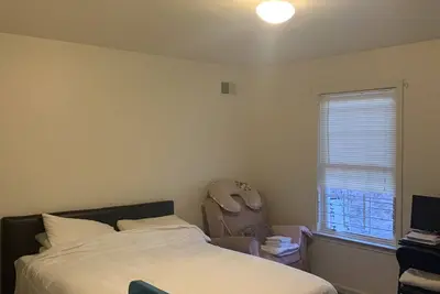 Image de Feel at home at this one bedroom romantic house \nNo more over price over booked