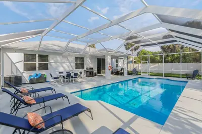 Image de New pool paradise 4 bdrm w/Pool 10 min to the beach!