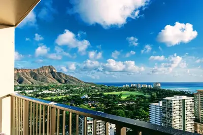 Image de Ocean View, Luxury Remodeled, Free Parking, Walk to Beach