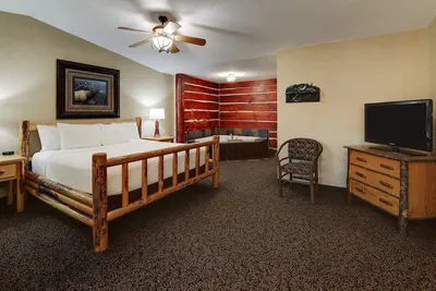 Whirlpool, Fireplace, Theme Suite, Stoney Creek Quad Cities, Pool
