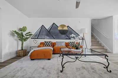Image de Near Ctoa: Spacious Stylish and Comfort Retreat