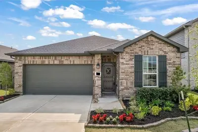 Cozy Suburban Home Perfect for Working  Professionals & Short term Stays