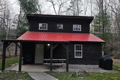 Image de located Just minutes from laurel river lake and holly bay marina.