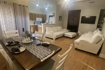 Image de 2 Bed & 2 Bath townhome in the heart of Baton Rouge's hospital district.
