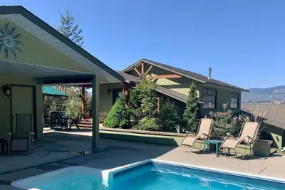 Image de Your private pool & hot tub awaits / Perfect getaway for families & friends\n\n\n\n\n