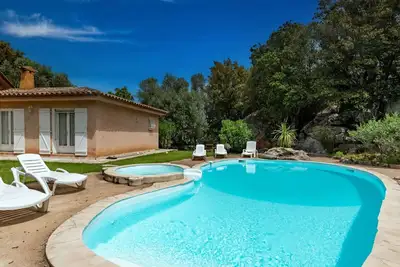 Image de Belle maison de vacances privée avec climatisation, Wifi, piscine privée, Tv, terrasse et parking