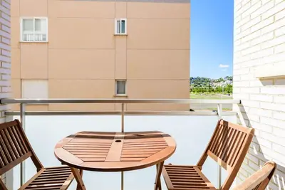 Image de Bel appartement pour 4 personnes avec Wifi, climatisation, balcon et parking